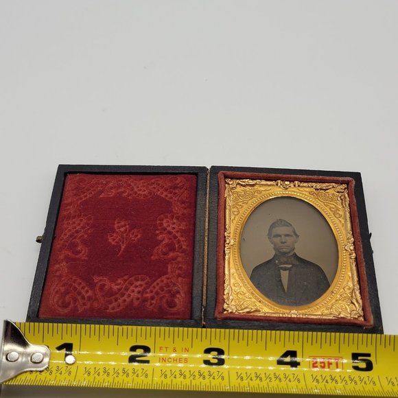 Antique Daguerreotype of a Well Dressed Man Civil War Era Leather Case - Picture 7 of 12